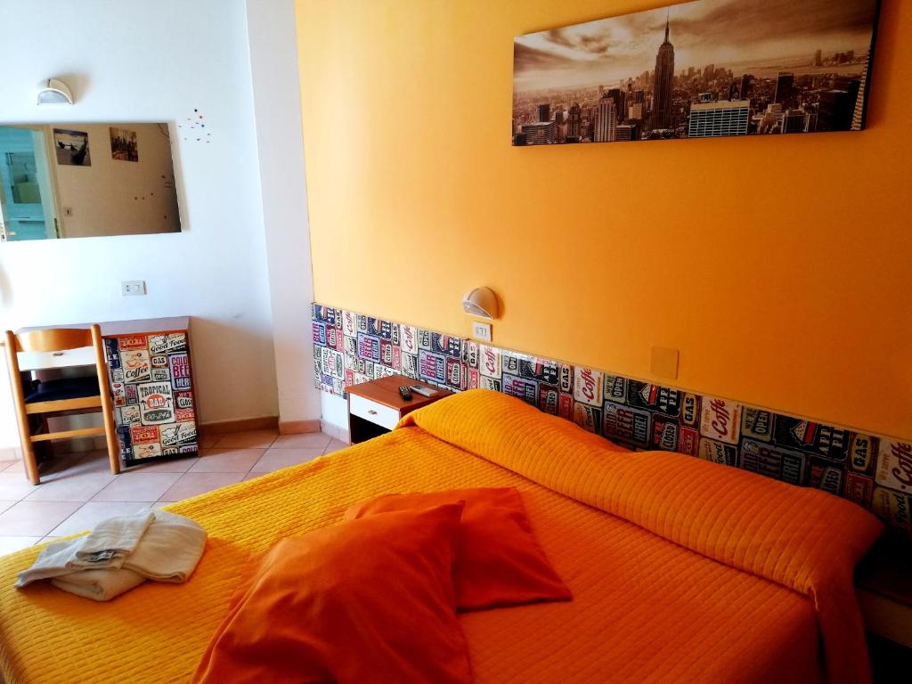 Postel nebo postele na pokoji v ubytování Hotel Galles Rimini