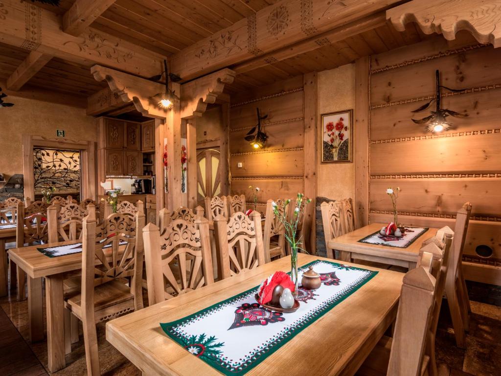 Restaurace v ubytování Villa Magnat SPA, JACUZZI, SAUNA, TĘŻNIA SOLANKOWA