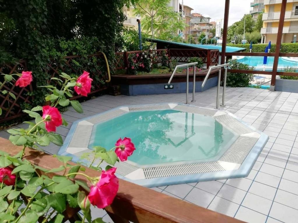 Bazén v ubytování Hotel Concord nebo v jeho okolí
