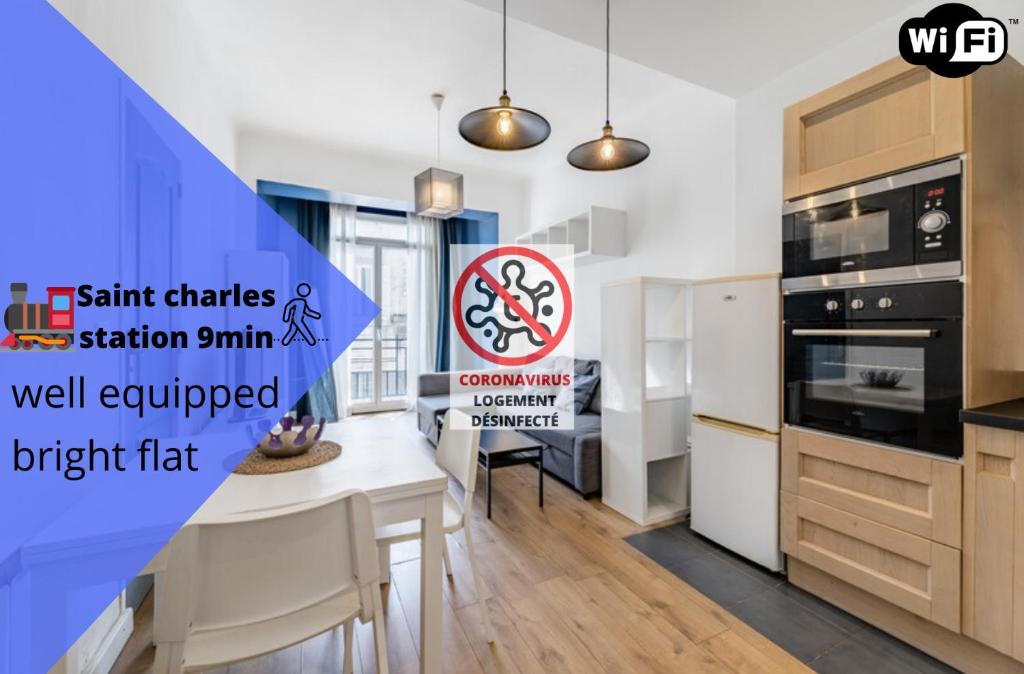 Una cocina o cocineta en CHARMING BRIGHT AND EQUIPPED APARTMENT