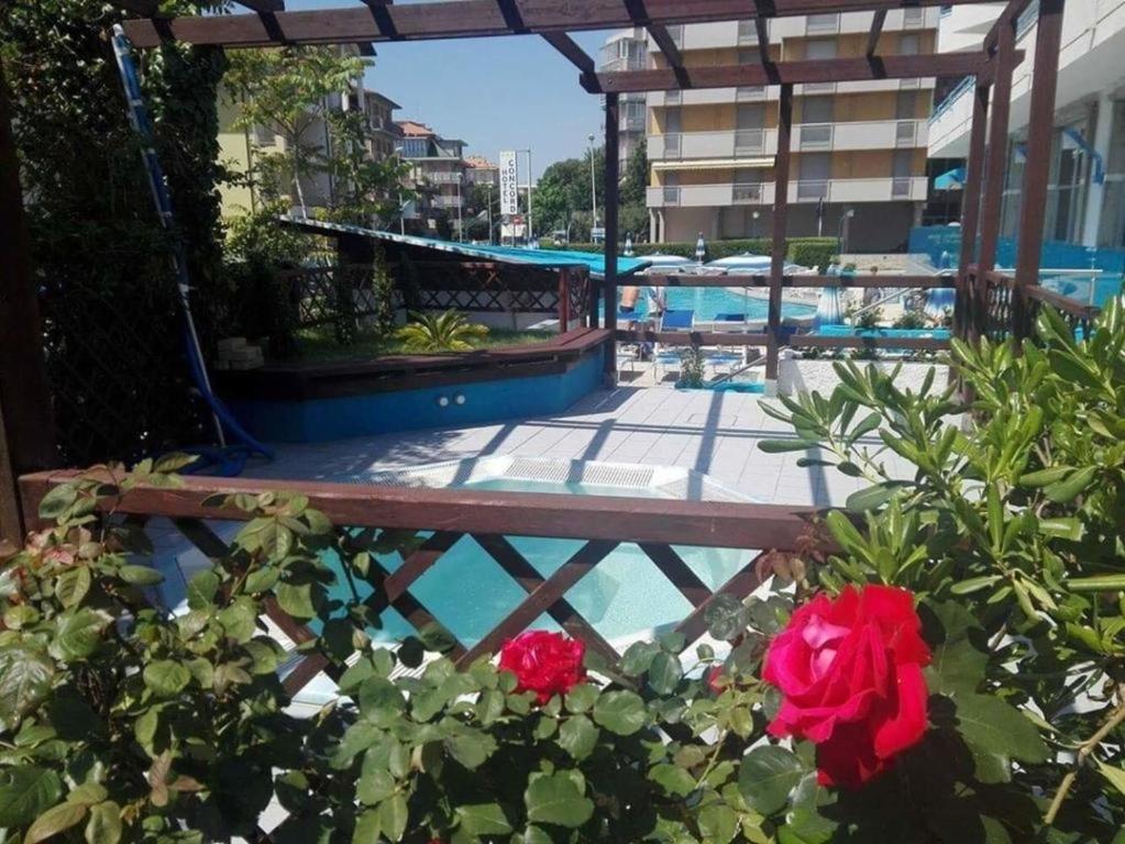 Bazén v ubytování Hotel Concord nebo v jeho okolí