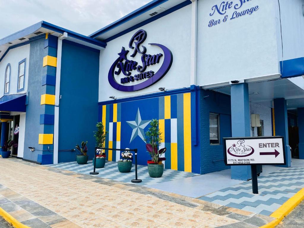 Americas Best InnandSuites Near Six Flags Over Texas