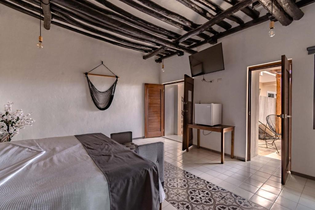 Postel nebo postele na pokoji v ubytování Hotel Colonial Zaci by GuruHotel
