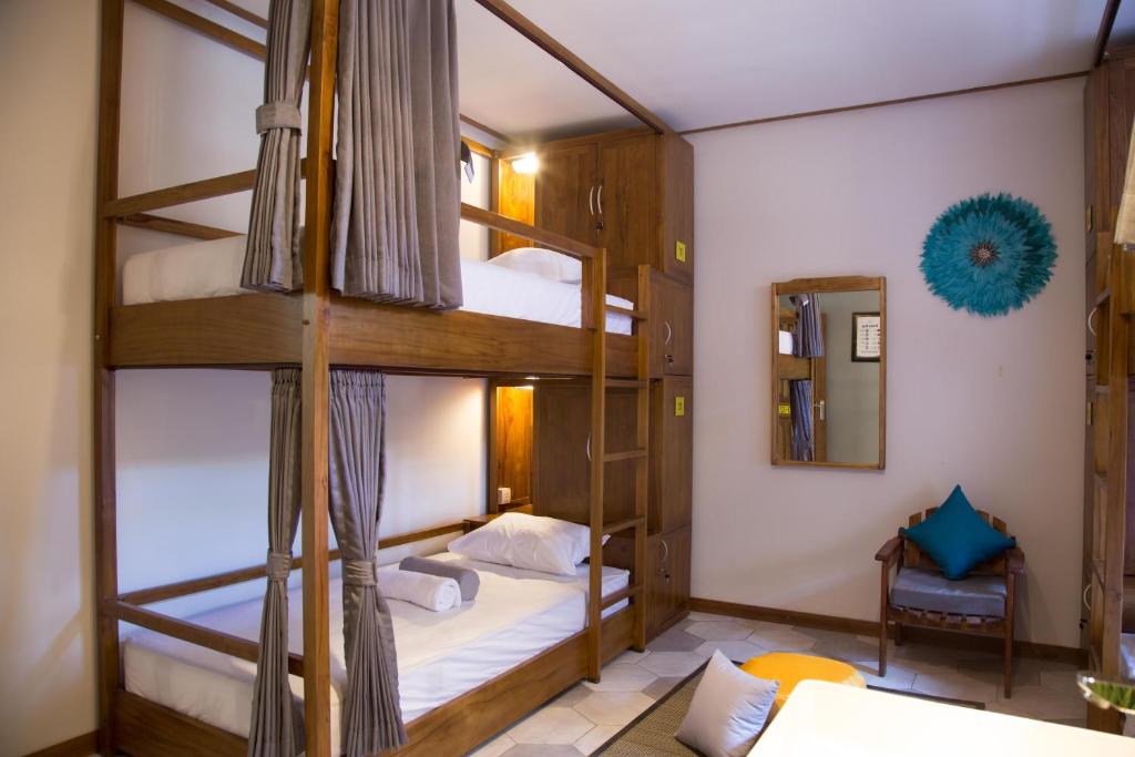 Interconnection Hostel客房内的一张或多张床位