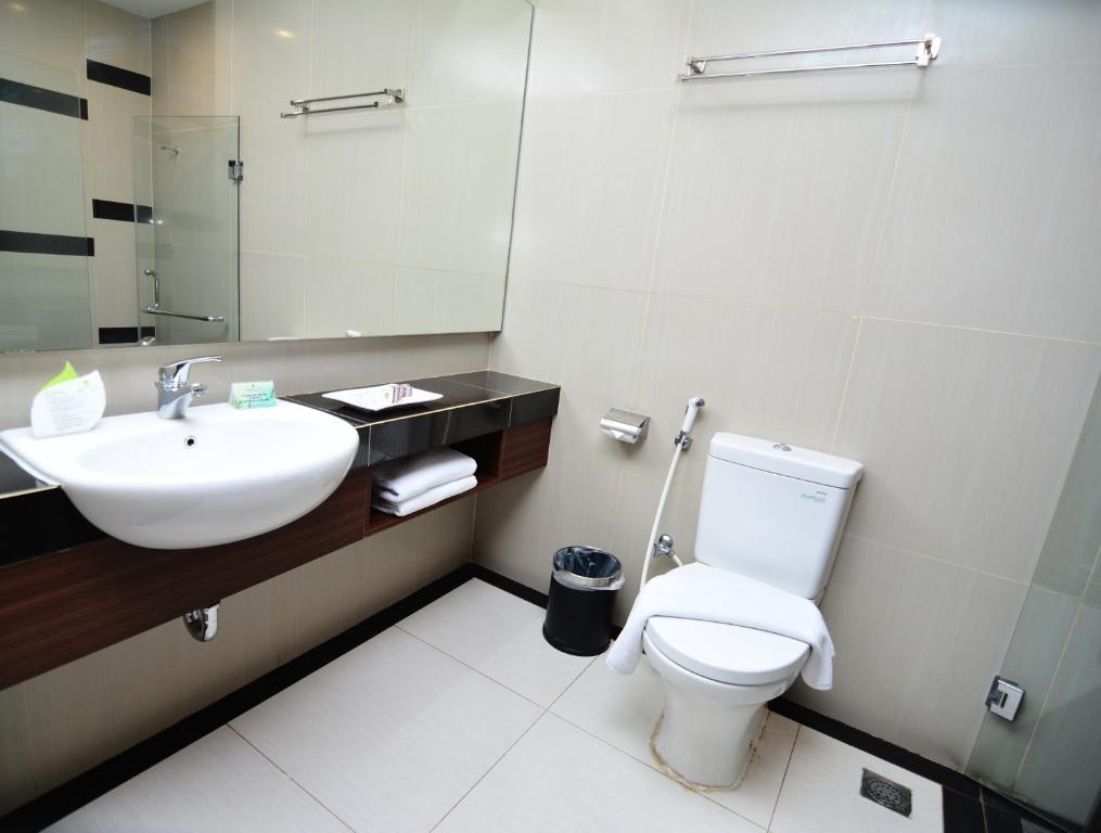 Koupelna v ubytování Angkasa Garden Hotel