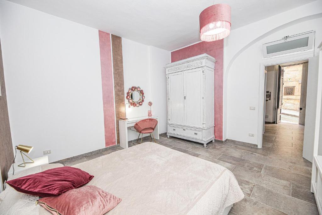 Łóżko lub łóżka w pokoju w obiekcie Casa Raffadali, in centro storico a Palermo