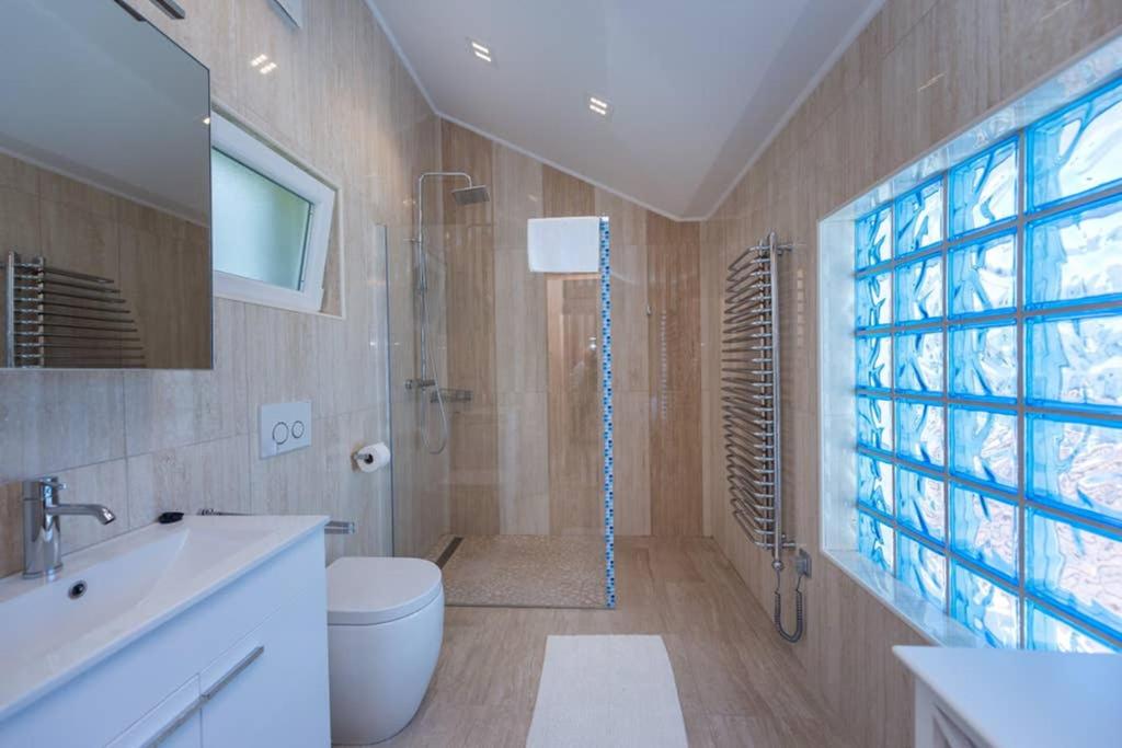 Kúpeľňa v ubytovaní Villa Mlini with private Pool and Sea view