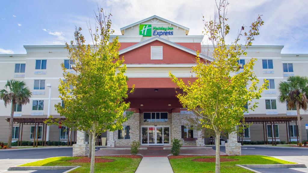 a rendering of the front of a hotel at Holiday Inn Express Hotel & Suites Palm Bay, an IHG Hotel in Palm Bay