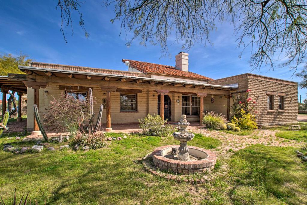 Φωτογραφία από το άλμπουμ του Pet-Friendly Cave Creek Villa with Backyard Oasis! σε Cave Creek