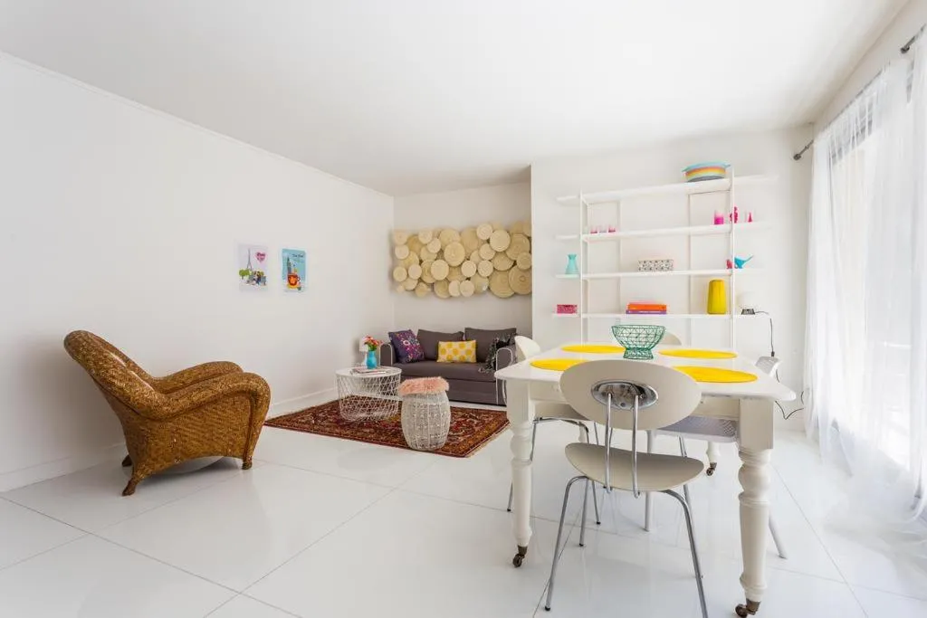 CMG Voltaire - Chemin vert, Paris, France