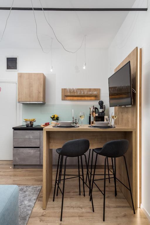 Saint Vitus Apartments with balcony - 9