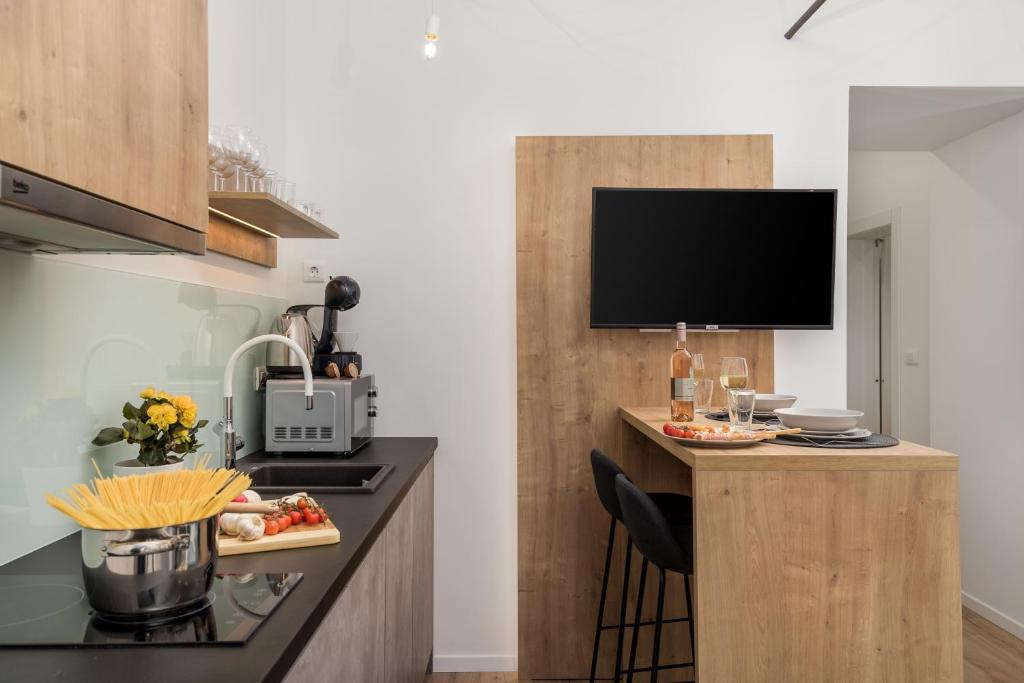 Saint Vitus Apartments with balcony - 10