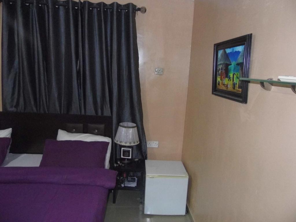 Postel nebo postele na pokoji v ubytování StayCation Suites And Apartment