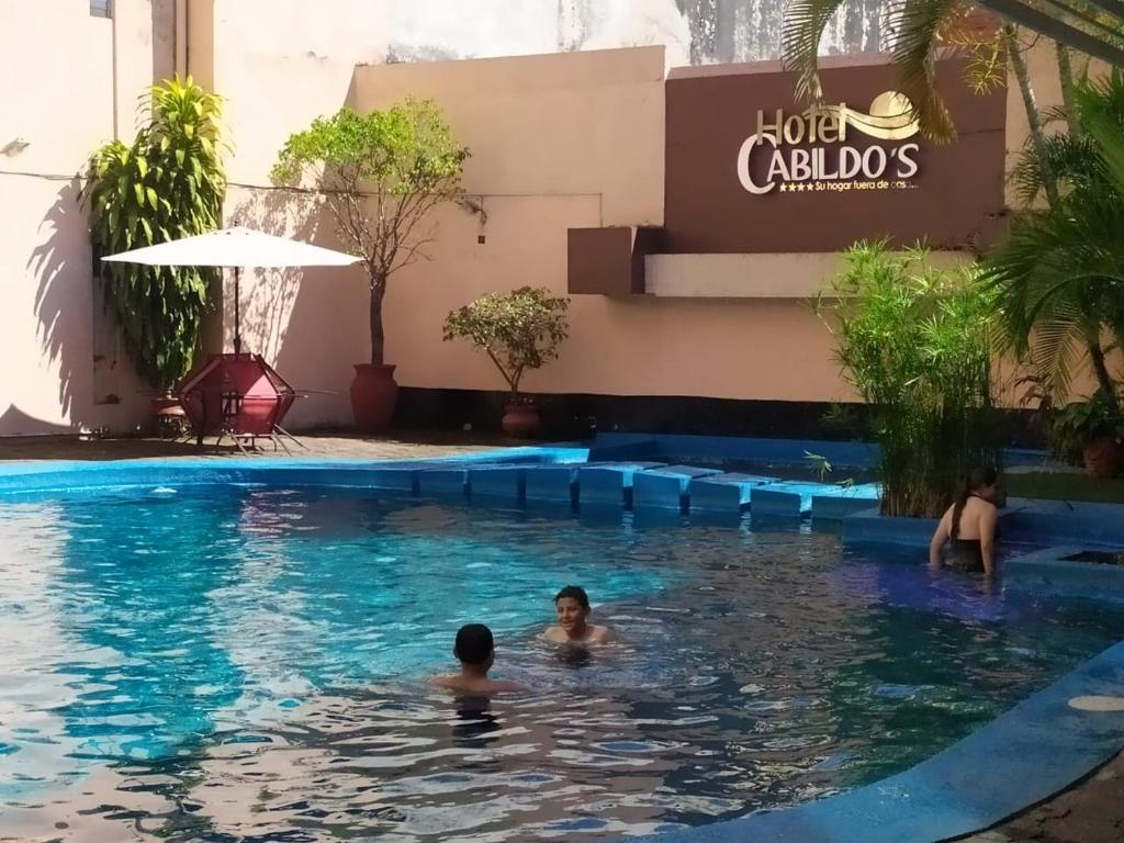 Bazén v ubytování Hotel Cabildos nebo v jeho okolí