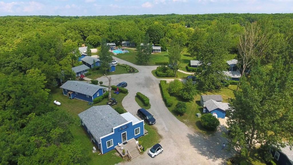 an overhead view of a blue home with a driveway at Bird's Nest Resort in Put-in-Bay