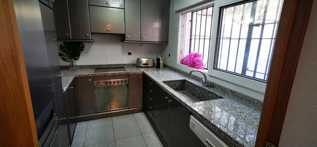 Kuchyň nebo kuchyňský kout v ubytování VILLAS COSETTE - Villa Julieta