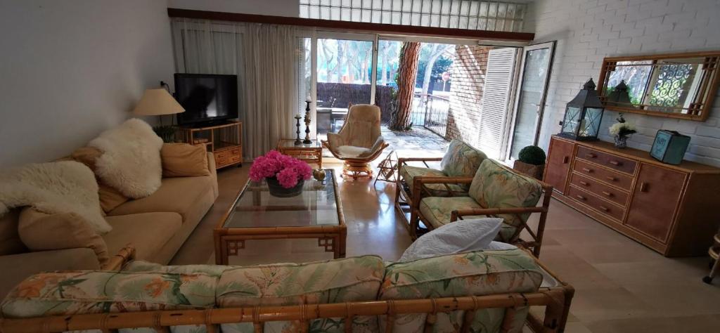 TV a/nebo společenská místnost v ubytování VILLAS COSETTE - Villa Julieta