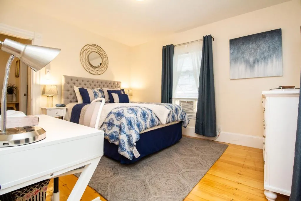 Bright, Newly Renovated 1Bed, 1Bath, Close to BC, St. Elizabeths, Sleeps 4, Boston, United States