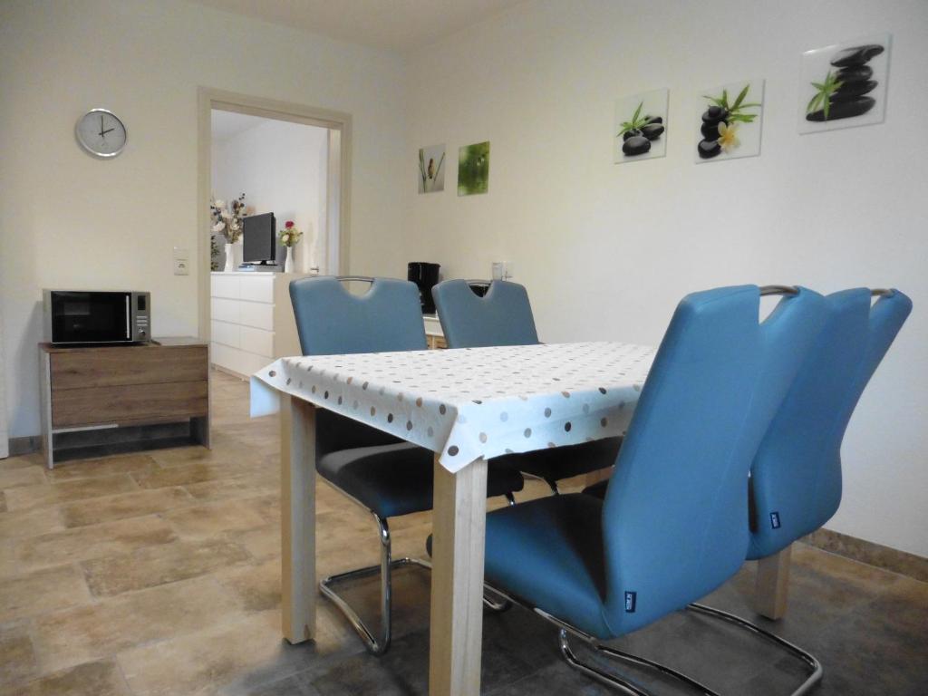 Televízia a/alebo spoločenská miestnosť v ubytovaní Moerth Apartment