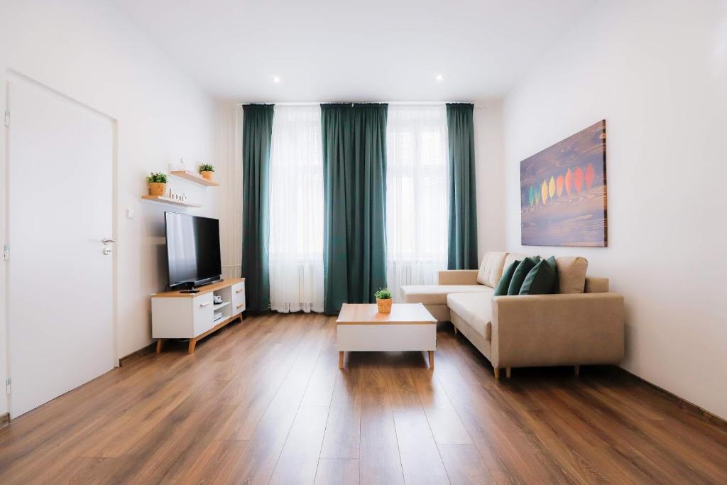 TV a/nebo společenská místnost v ubytování FAMILY Apartment OSTRAVA
