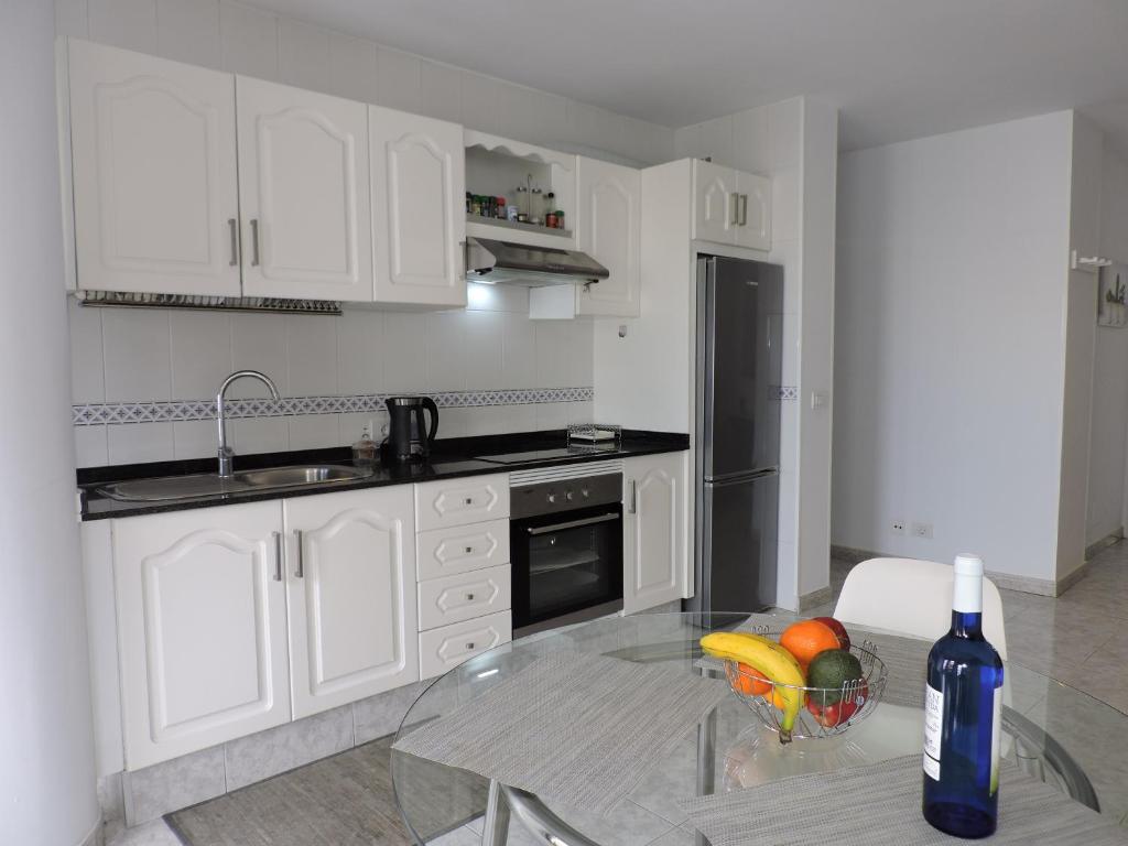 A kitchen or kitchenette at Casas Insel, apartamentos en el centro de Los Llanos