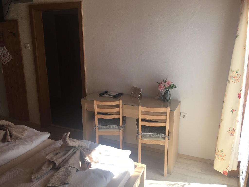 Postel nebo postele na pokoji v ubytování Alpenpension Haslinger