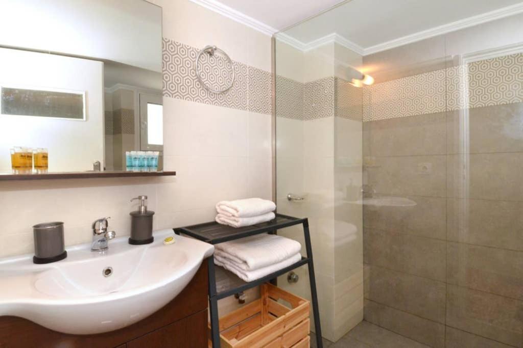Koupelna v ubytování Exarchia, a nice and cozy apartment
