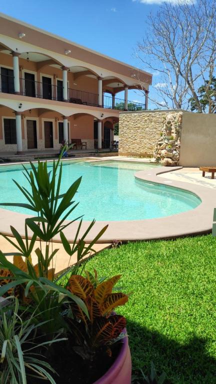 Bazén v ubytování Hotel Los Frailes, Valladolid, Yucatán nebo v jeho okolí