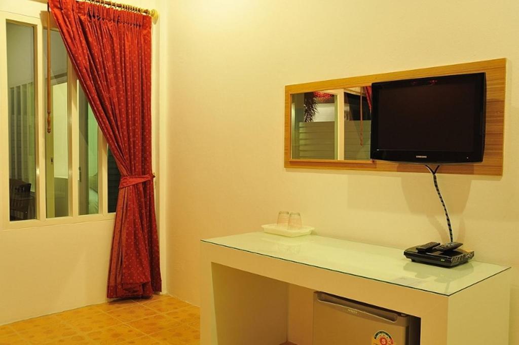 TV a/nebo společenská místnost v ubytování Clear House Phuket