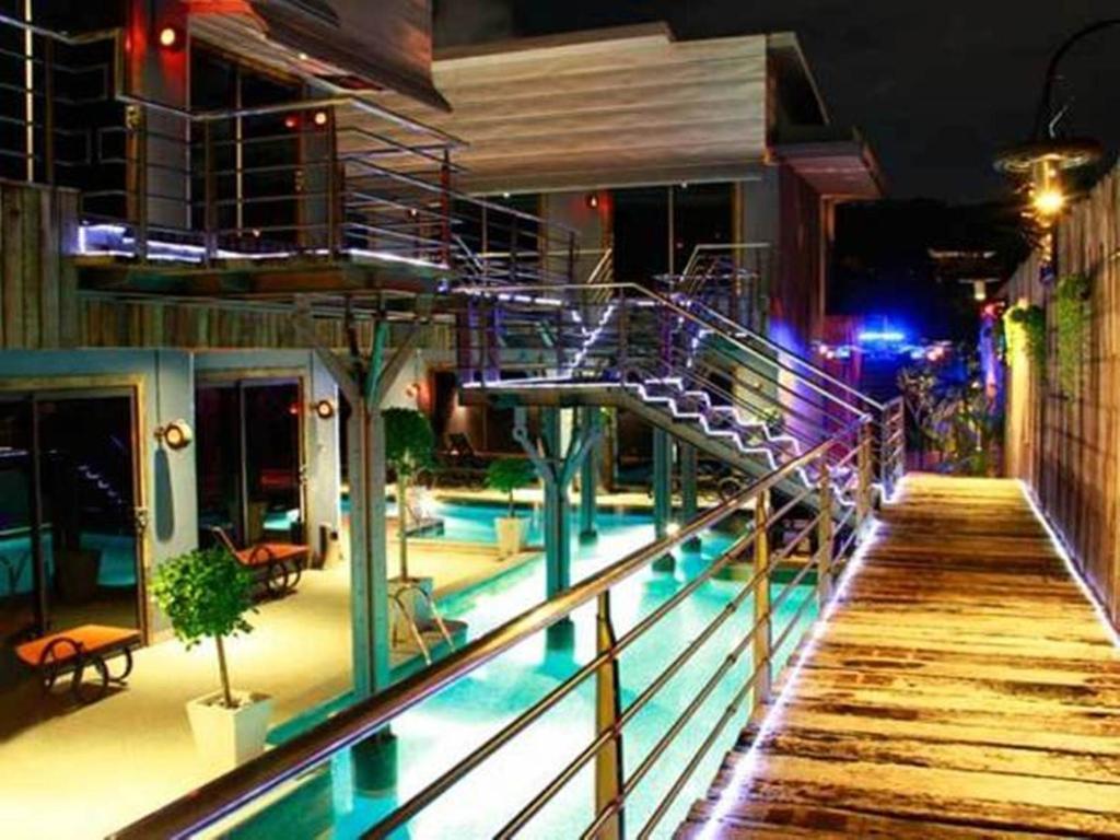 
Deluxe Double Room with Pool Access
