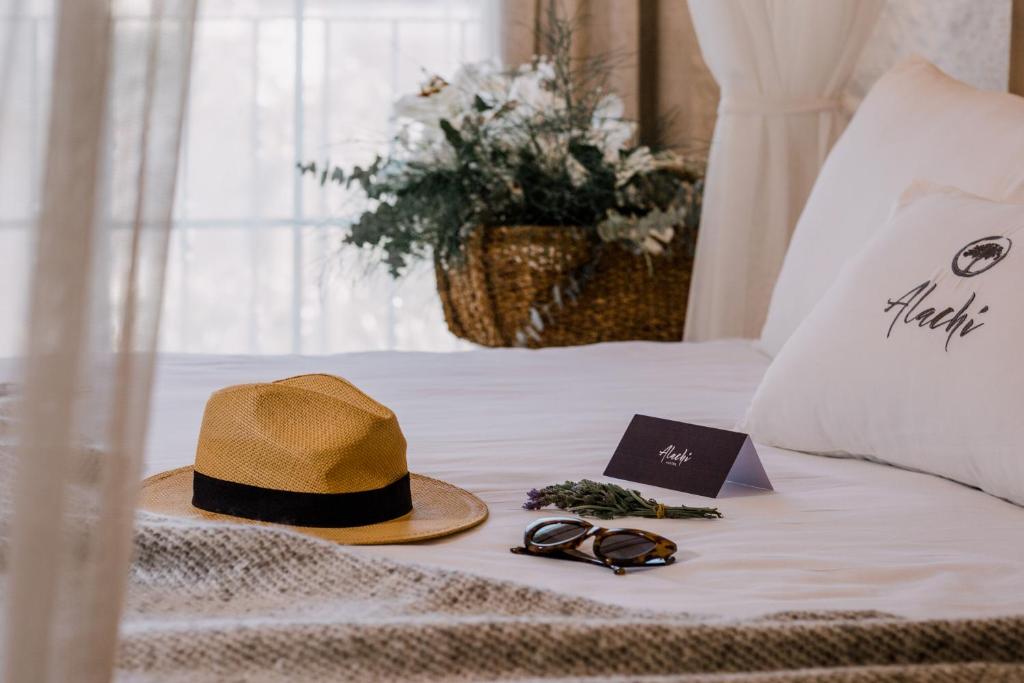 A bed or beds in a room at Alachi Hotel