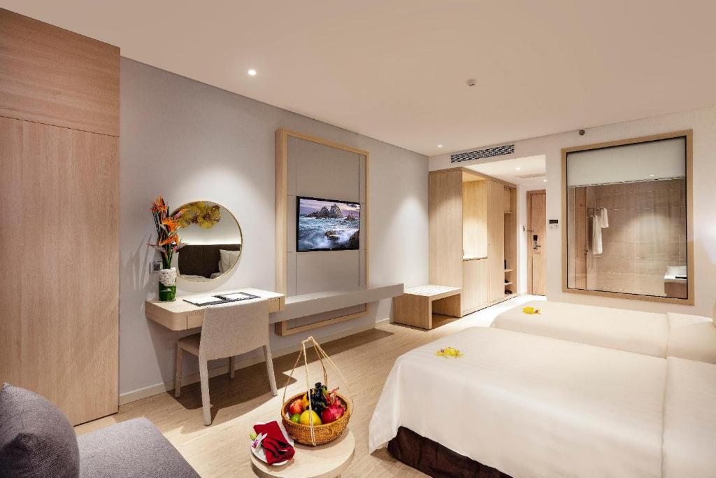 Phòng Deluxe 2 Giường Đơn Nhìn Ra Thành Phố & Một Phần Ra Biển