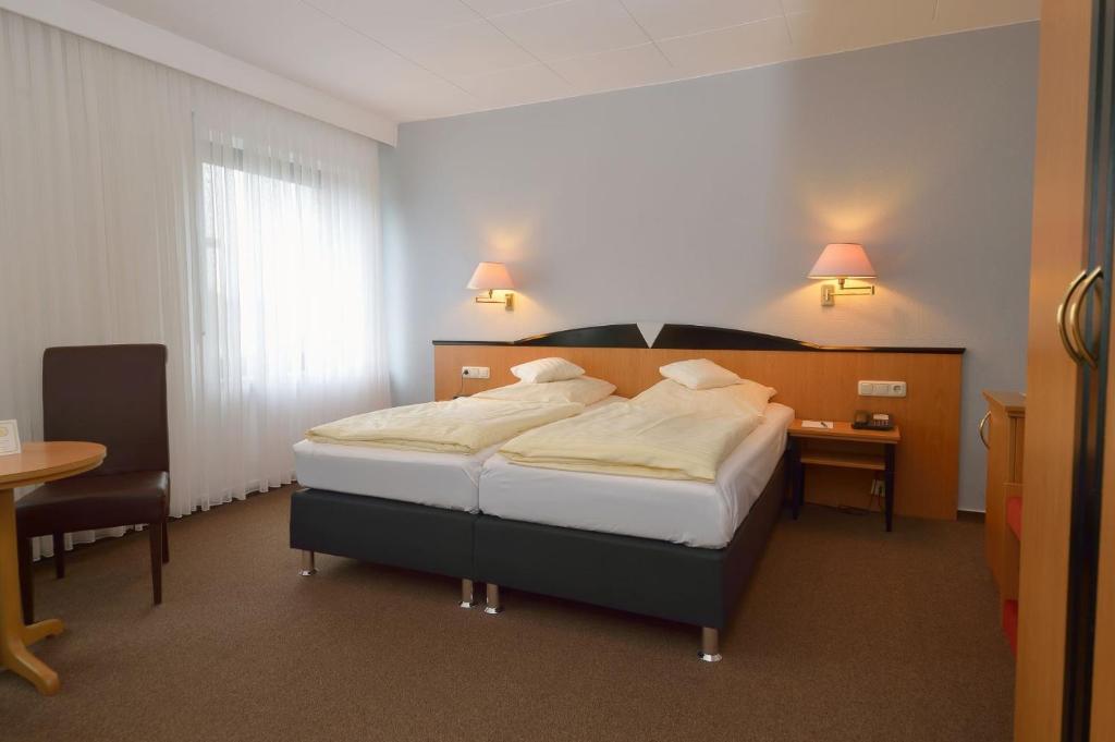 Postel nebo postele na pokoji v ubytování Hotel Bertram