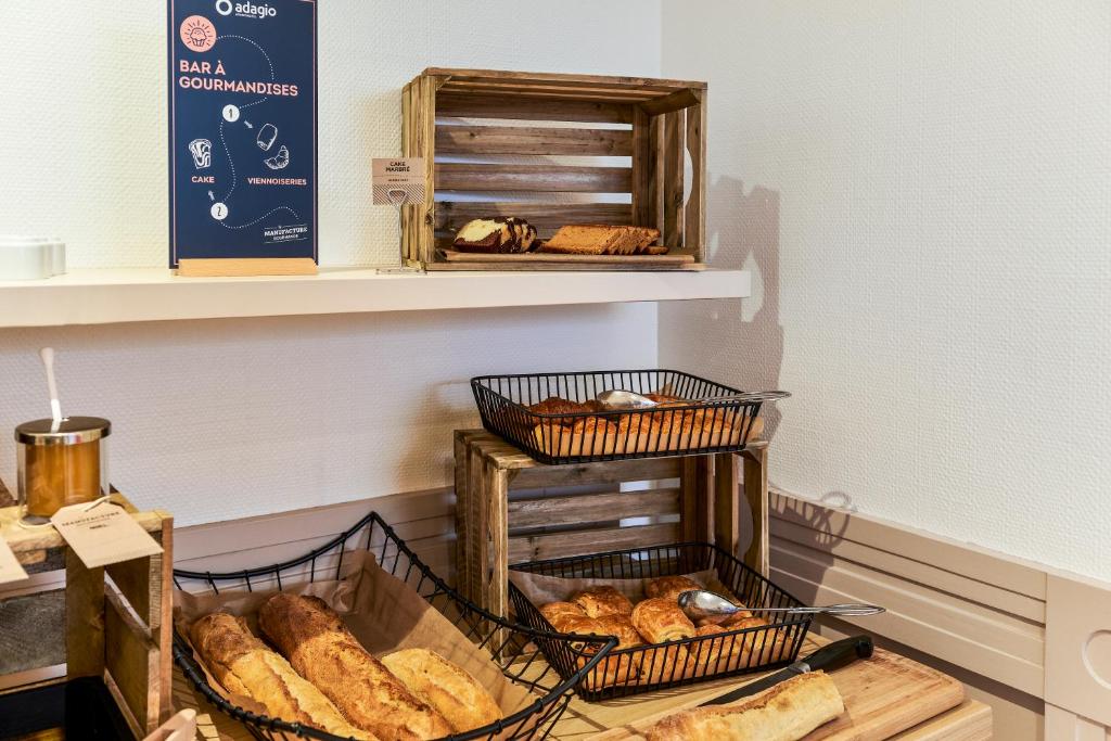 Jídlo v aparthotelu nebo okolí