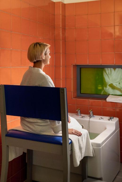 TV a/nebo společenská místnost v ubytování ESTONIA Medical Spa & Hotel