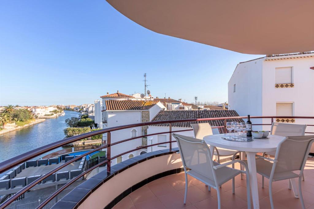 Basic Comfort Apartamento Les Dunes 0138 al canal con gran terraza y parking