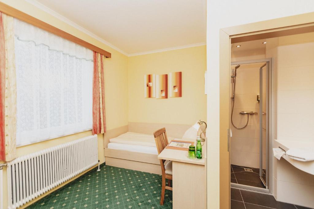 Postel nebo postele na pokoji v ubytování Gasthof Berghof