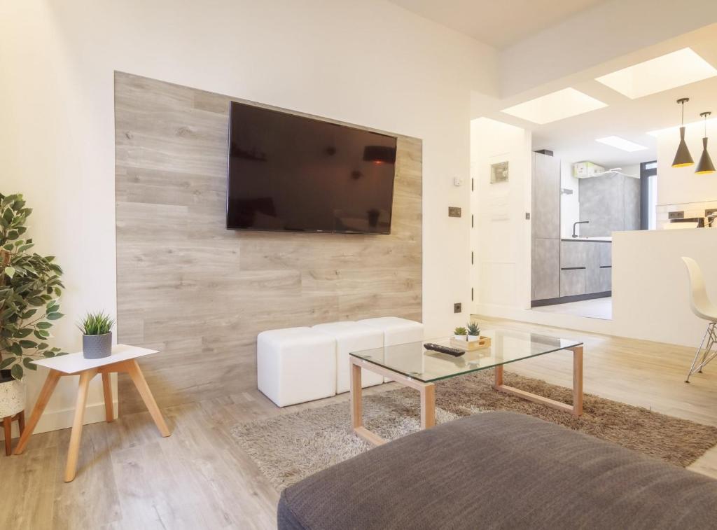 TV a/nebo společenská místnost v ubytování Mirasol Vivienda Turística en Bilbao La Vieja