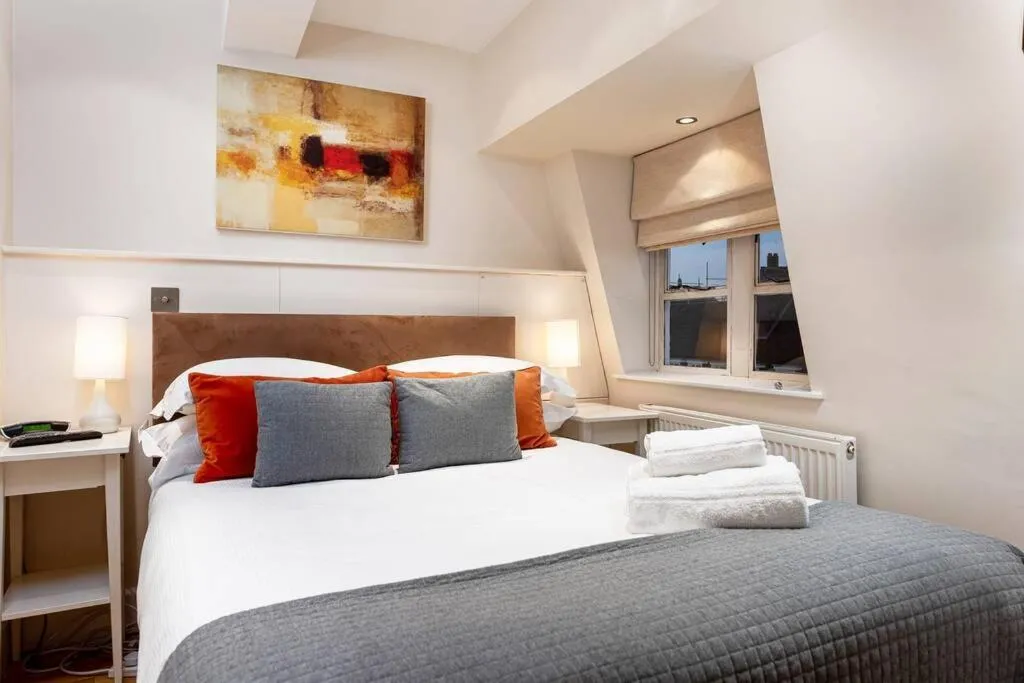 Apartment 834 - Nell Gwynn House, Chelsea, Londra, Marea Britanie