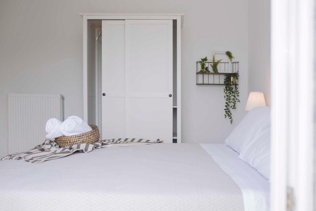 Domus Lux Houses by Konnect - 7