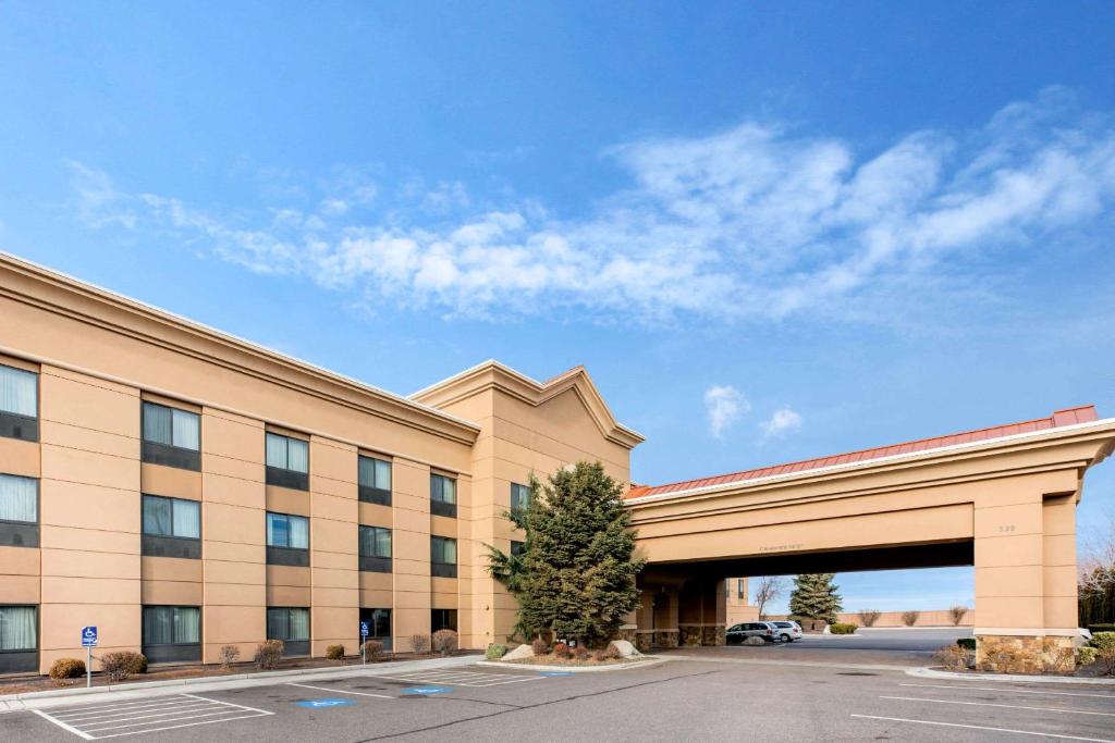 a large building with a bridge in a parking lot at La Quinta by Wyndham Twin Falls in Twin Falls