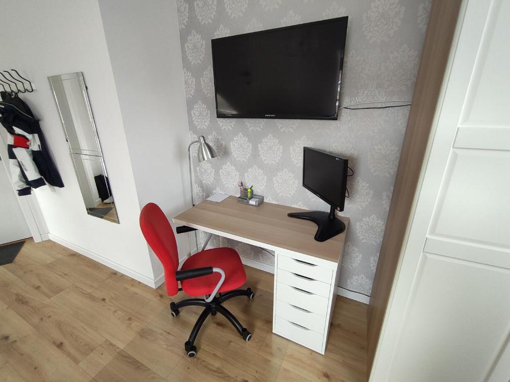 Televízia a/alebo spoločenská miestnosť v ubytovaní Pietrzak Apartments