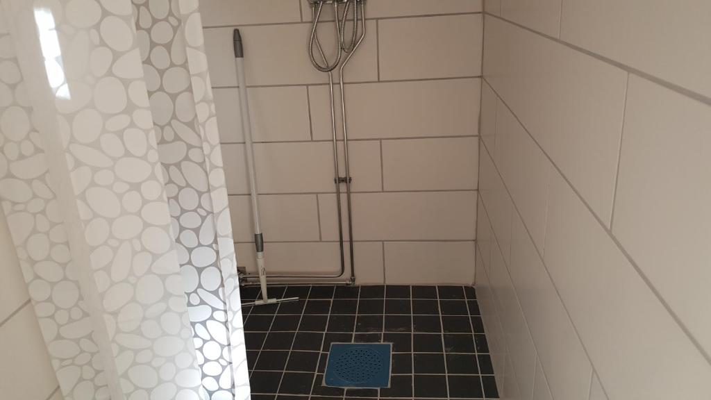 Koupelna v ubytování SJÖTORPS HOSTEL