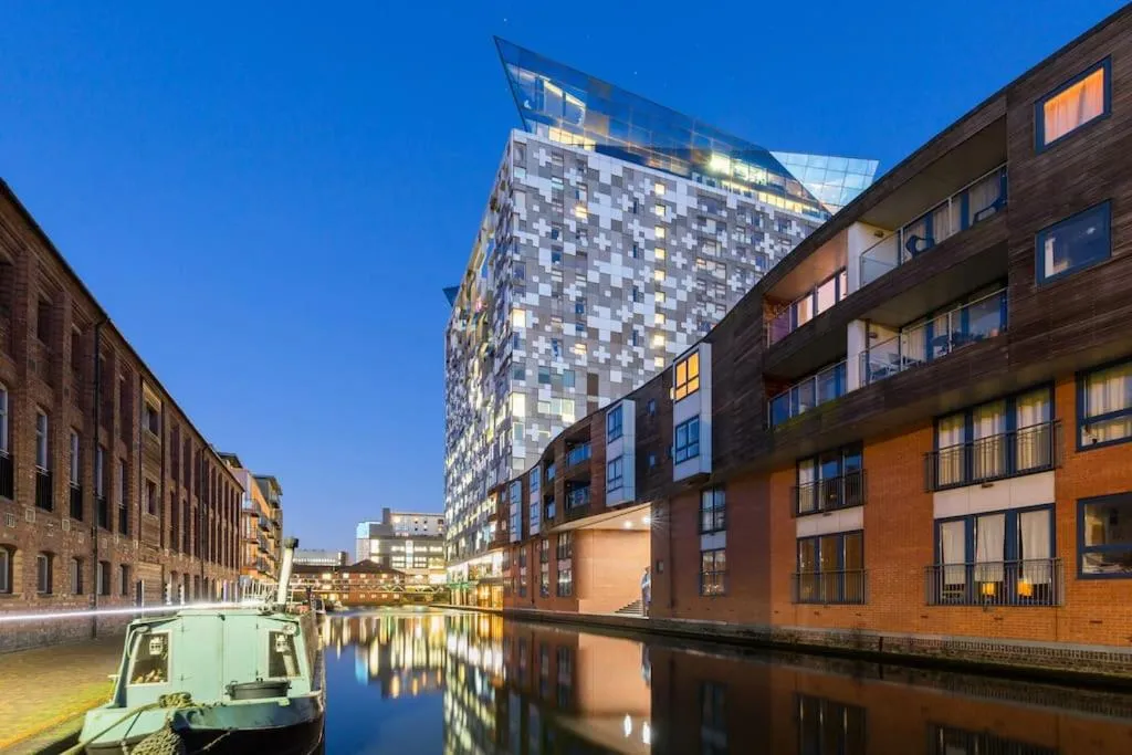 City bed with view, Birmingham, United Kingdom