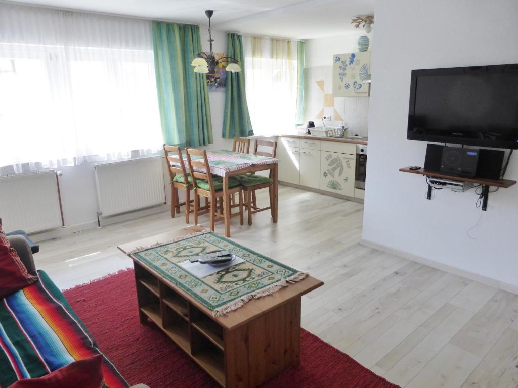 TV a/nebo společenská místnost v ubytování Ferienwohnung Sailer