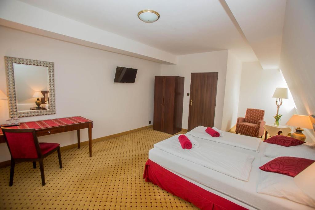 Postel nebo postele na pokoji v ubytování Hotel Koliba