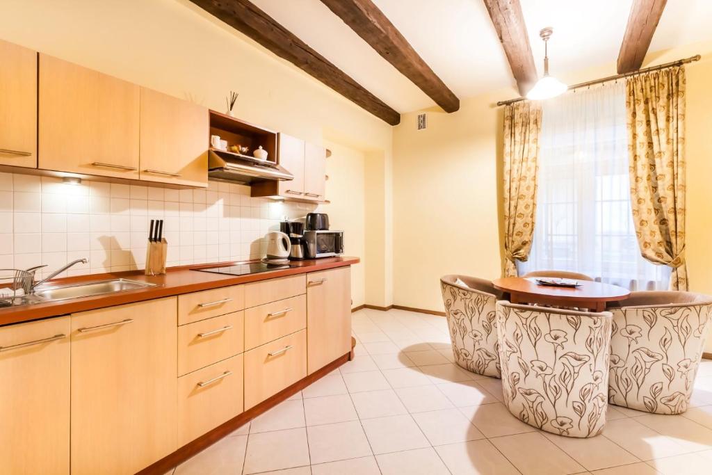 Kuchyňa alebo kuchynka v ubytovaní P&J Apartamenty Św. Krzyża