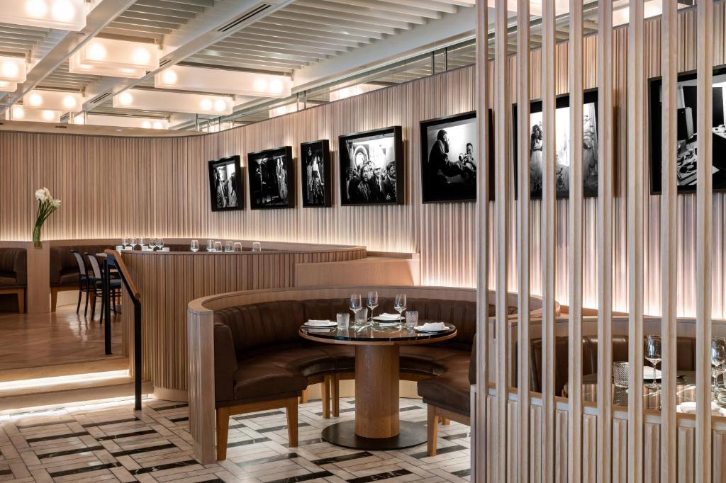 Restaurace v ubytování Four Seasons Hotel Montreal