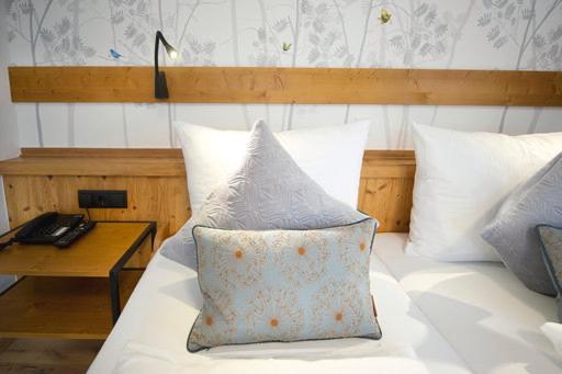 Postel nebo postele na pokoji v ubytování Hotel Vierjahreszeiten