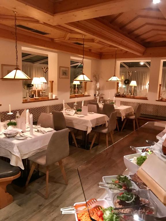 Restaurace v ubytování Hotel Vierjahreszeiten
